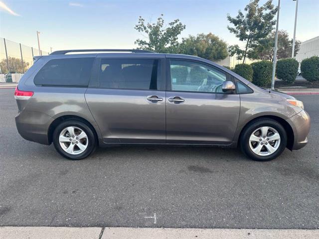 $10995 : 2011 Sienna LE 8-Passenger image 6