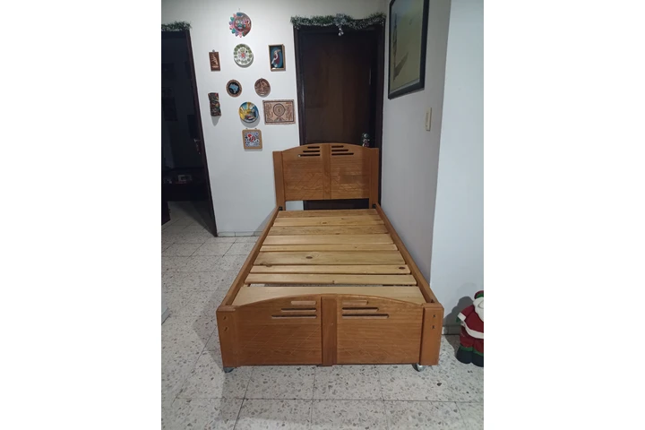 $2 : Cama individual de madera image 5