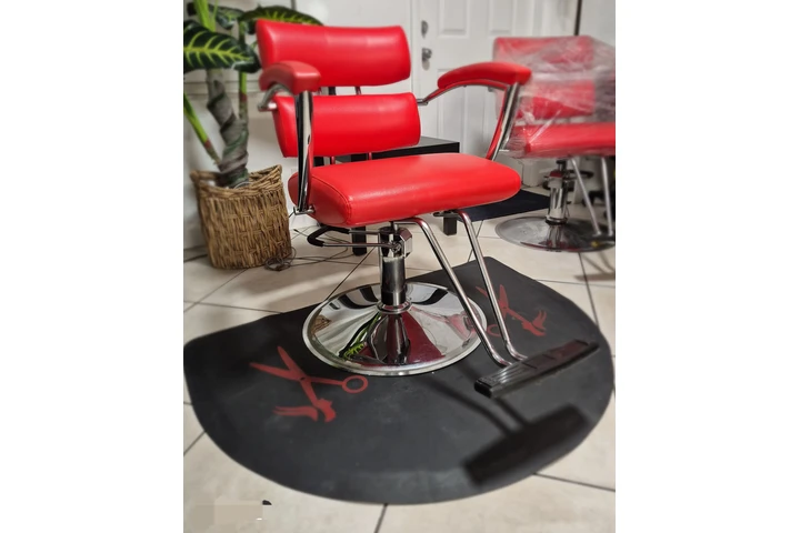 En venta 4 sillas, tapete incl image 1