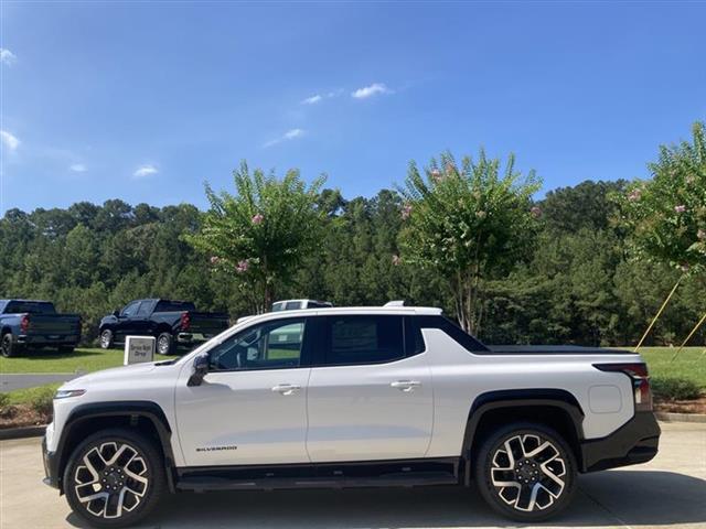 2024 Silverado EV RST image 6