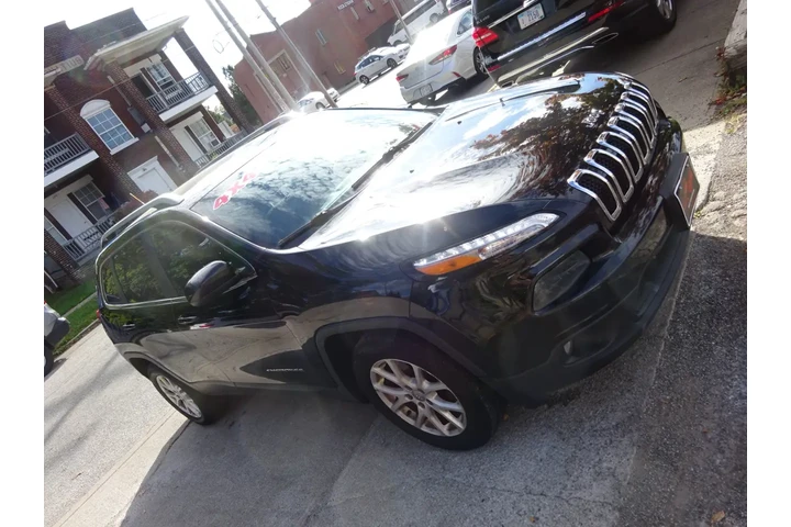 $8900 : 2014 Cherokee FWD 4dr Latitude image 3