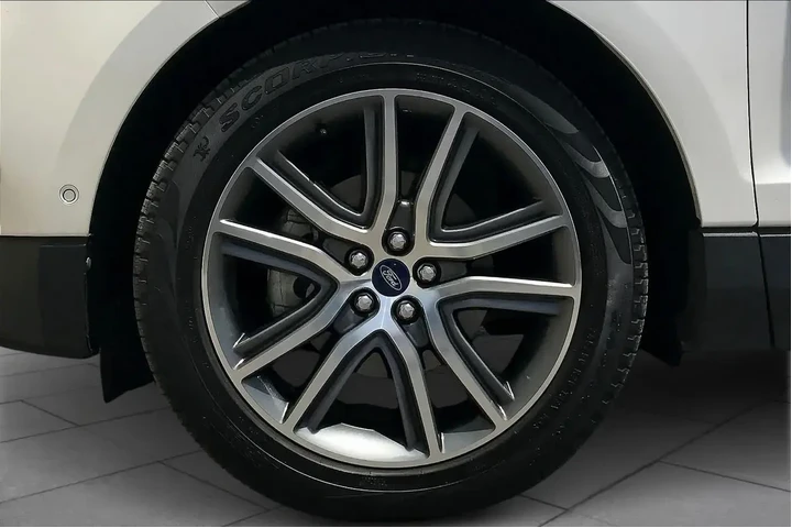 $17589 : Ford Edge 2019 Titanium 4dr image 10