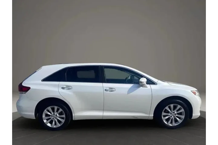 $10900 : 2014 Venza LE image 9