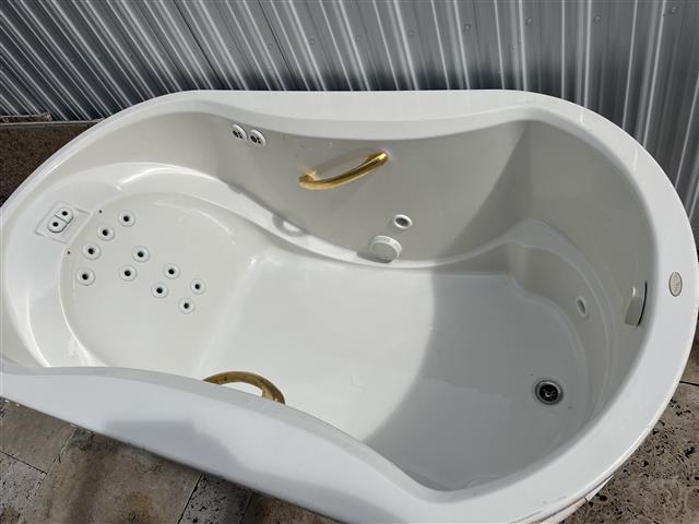 $1000 : Kohler Jacuzzi image 2