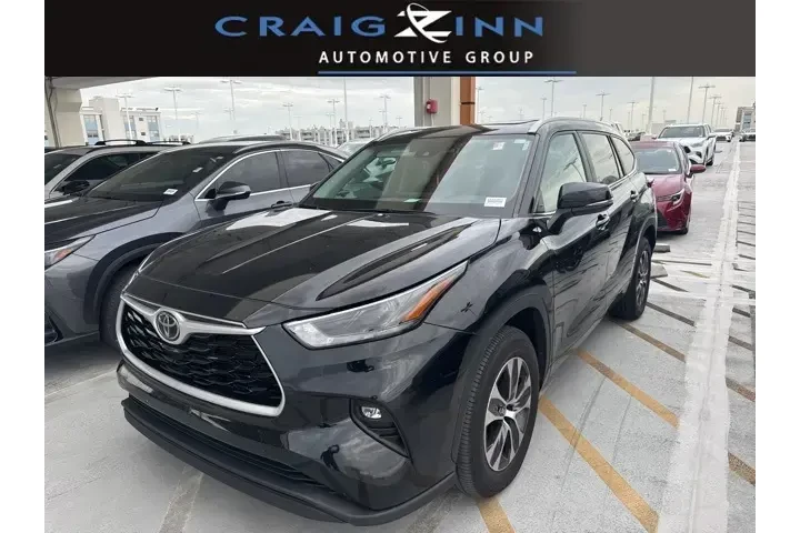$33588 : Toyota Highlander 2023 XLE 4 image 1
