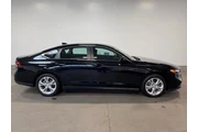 $23987 : Honda Accord 2023 LX 4dr Sed thumbnail