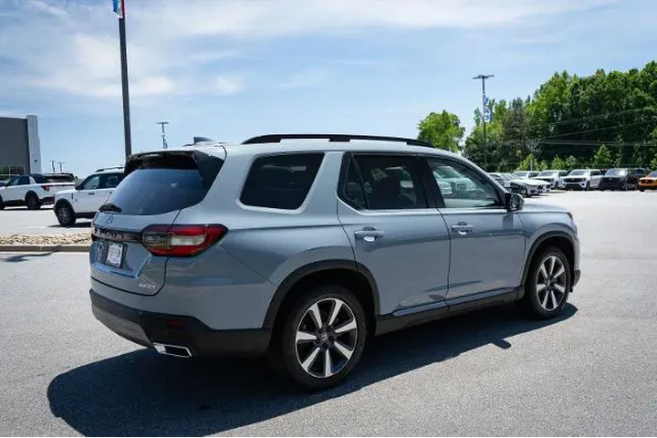 $39874 : Honda Pilot 2024 Touring 4dr image 10