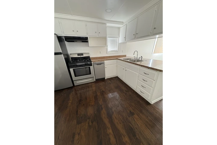 $2300 : Casa Movil-Gardena image 2