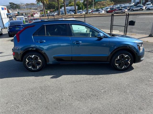 $25000 : Used 2023 Niro EV Wind for sa image 4