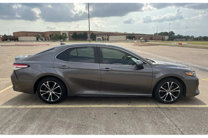 $12500 : 2020 Camry SE NightShade editi image 4