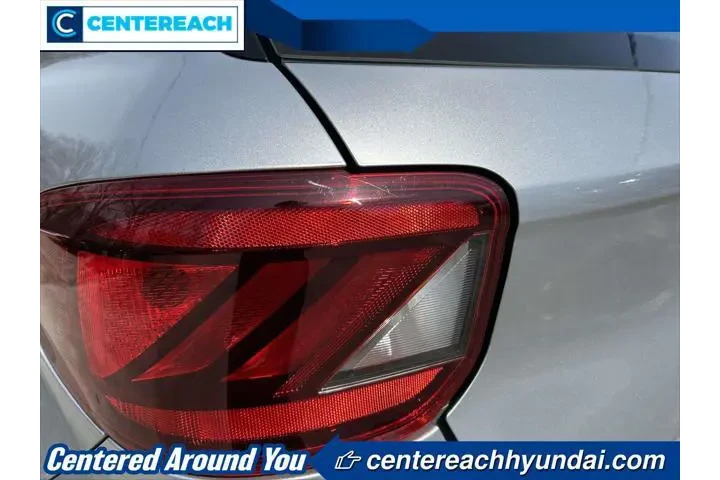 $15795 : Hyundai VENUE 2023 SEL 4dr C image 9