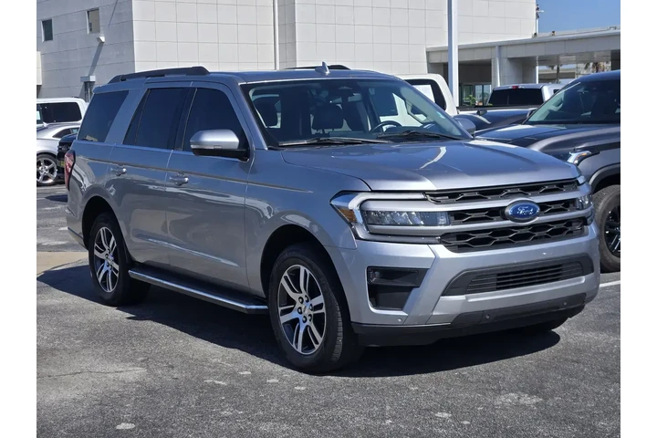 $33492 : Ford Expedition 2022 4x2 XLT image 3