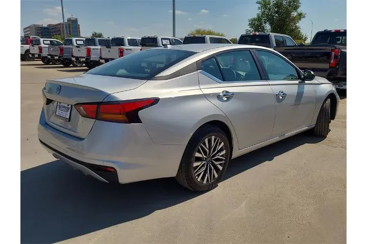 $18912 : Nissan Altima 2025 2.5 SV 4d image 5