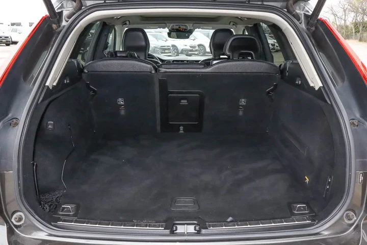 $17949 : 2019 XC60 T5 AWD Momentum image 10