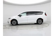 $28998 : Chrysler Pacifica Plug-In Hy thumbnail