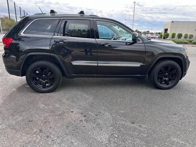 $10995 : 2012 Grand Cherokee Laredo image 6