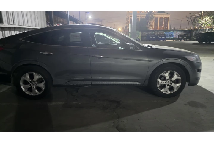 $5500 : Honda crosstour 2012 image 1