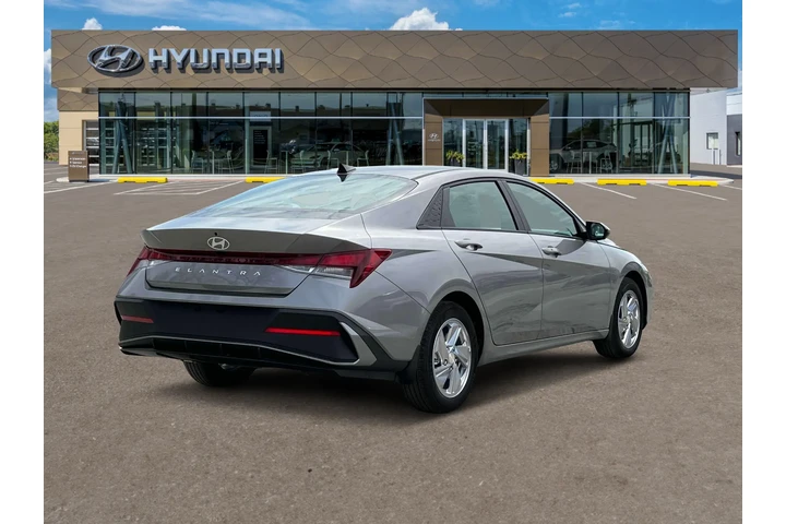 $19730 : Hyundai ELANTRA 2024 SE 4dr image 7