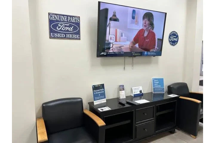 $37995 : Ford F-150 2023 4x4 XL 4dr S image 9