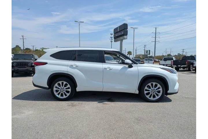 $38995 : Toyota Highlander 2023 XSE 4 image 4