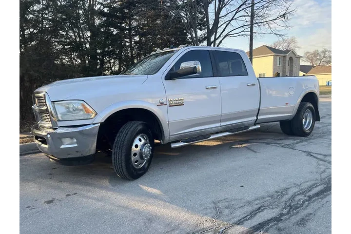 $31997 : 2015 RAM 3500 Laramie image 10
