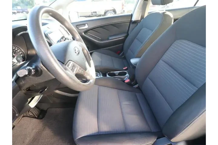 $8230 : Kia Forte 2018 LX 4dr Sedan image 2