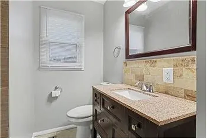 $1000 : Rental property with 2 bedro image 8