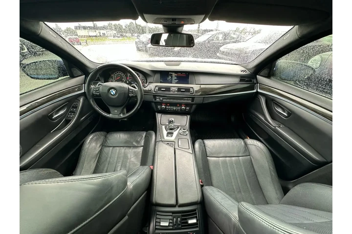 2013 BMW M5 SEDAN 4D image 5