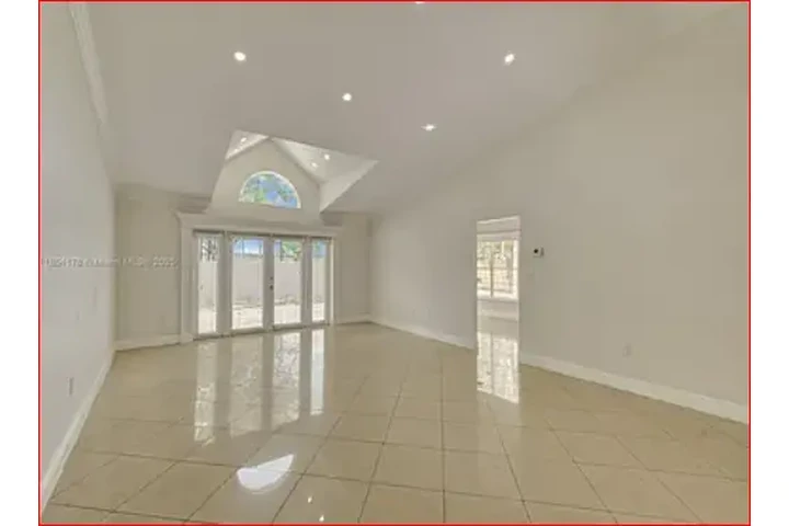 $820 : Casa de 3 dormitorios y 2 baño image 4
