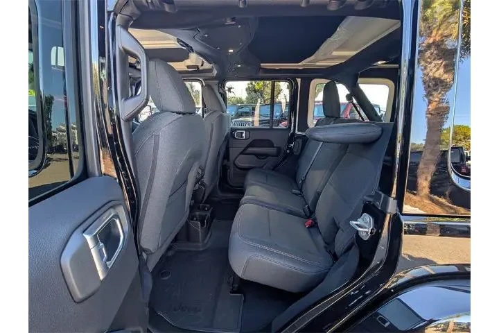 $39988 : Jeep Wrangler 2024 4x4 Sahar image 8