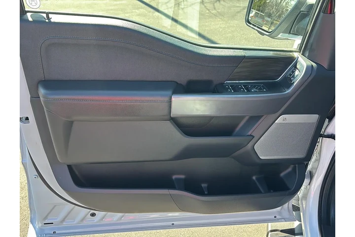 $58997 : 2025 F-150 LARIAT image 6