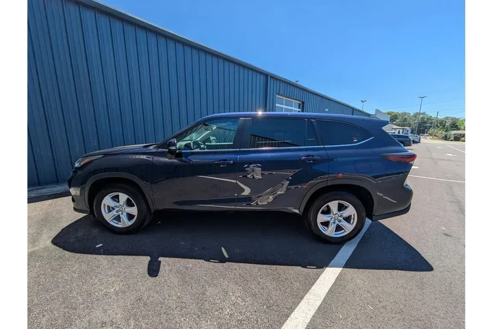 $38888 : Toyota Highlander 2025 LE 4d image 10