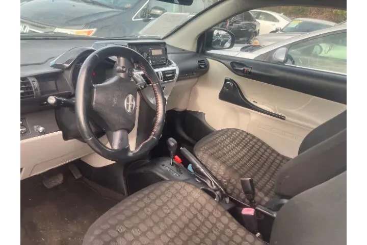 $8990 : 2012 iQ image 7