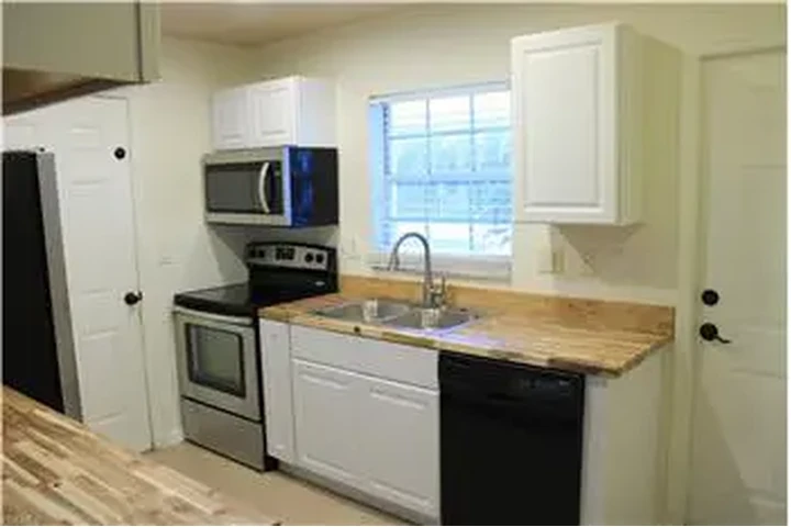 $1649 : Rental property with 3 bedro image 3