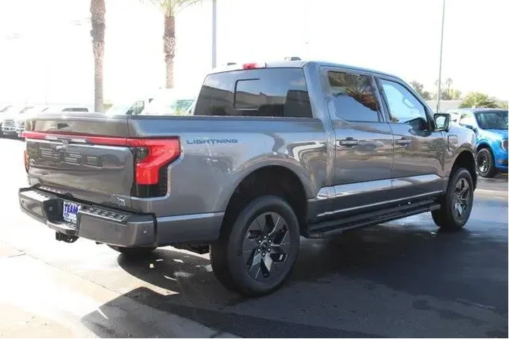 $38751 : Ford F-150 Lightning 2023 AW image 8
