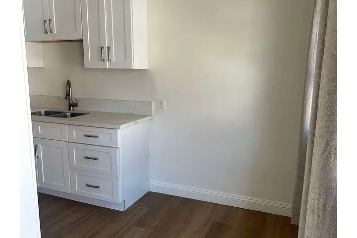 $1150 : Heaven on earth apartments image 8