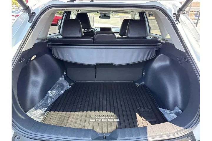 2023 Toyota Corolla Cross XLE image 5