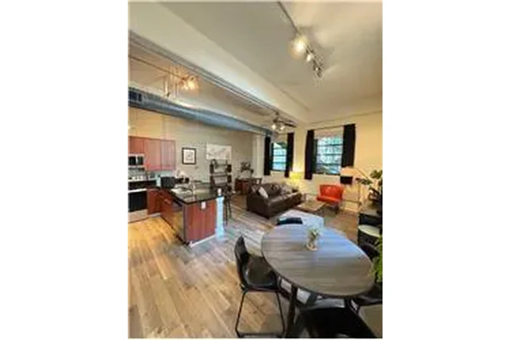 $2700 : Rental property with 2 bedro image 9