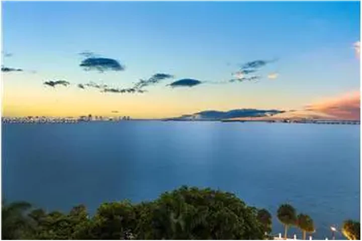 $6700 : Rental property with 3 bedro image 3