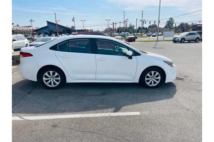 $16999 : 2022 Corolla LE image 8