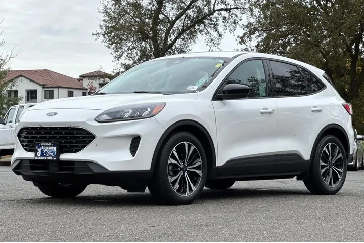 $18995 : Ford Escape 2022 SE 4dr SUV image 1