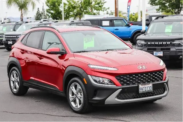 $19425 : Hyundai KONA 2023 SEL 4dr Cr image 3