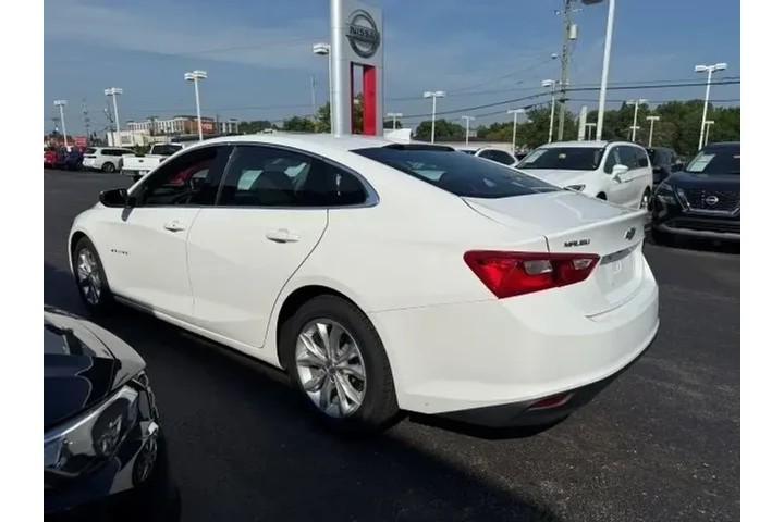 $18832 : Chevrolet Malibu 2023 LT 4dr image 4