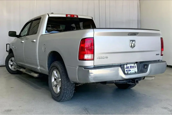 $17691 : Ram 1500 2017 4x4 SLT 4dr Cr image 5