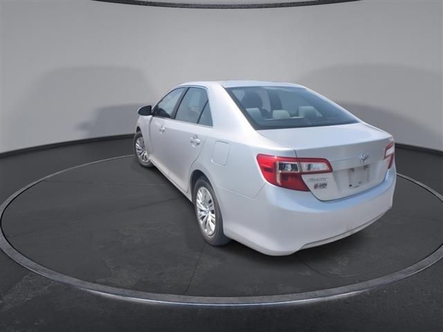 $15400 : PRE-OWNED 2013 TOYOTA CAMRY LE image 7