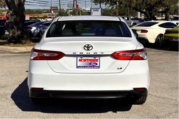 $14977 : Toyota Camry 2018 SE 4dr Sed image 6