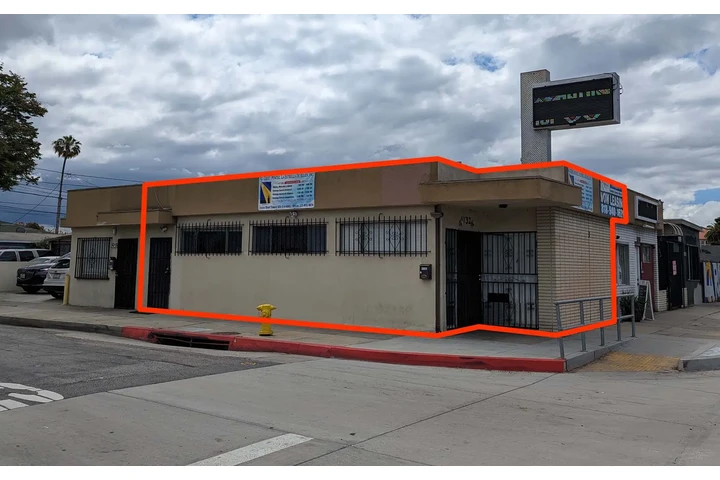 $2000 : Commercial Unit for Lease image 1