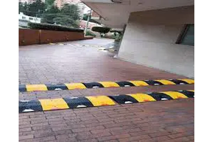 TOPELLANTAS Y REDUCTORES  VEL image 2