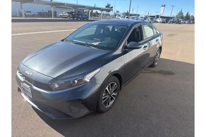 $18800 : Kia Forte 2024 LXS 4dr Sedan image 2