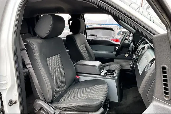 $17566 : Ford F-150 2014 4x2 XLT 4dr image 9